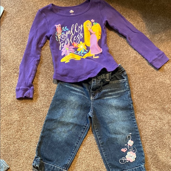 Disney Princess Girls Size 5 Capri Jeans and Repunzel Top - Picture 1 of 13
